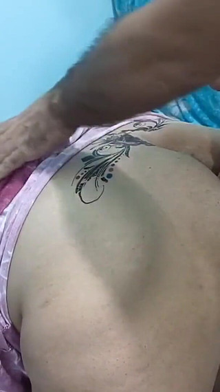 ممارسة الجنس في الحمار لأول مرة. سكس عربي مصري بصوت واضح ومزعج يمارس الجنس مع شير مصرية