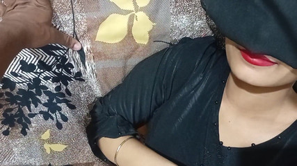 قبلة الشفاه مع فتاة مسلمة