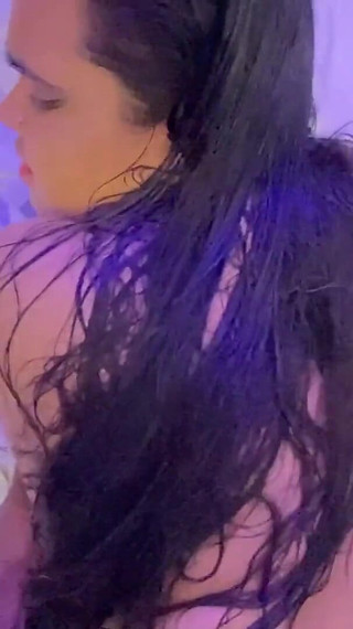 ديفار وبهابي نحن الاثنان لا نفهم أي شيء باستثناء الجنس، لذلك نمارس الجنس دائمًا