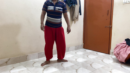 لقد عانقت زوجة أخي الأكبر وبدأت في ممارسة الجنس