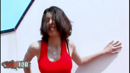 ليام قرنية صغيرة عربية سمراء ليام تجريد على الشرفة